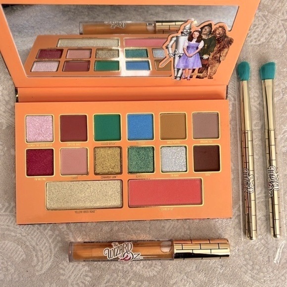Brand New Kylie Cosmetics Wizard of Oz Face Palette Eyeshadow Blush Highlighter - Picture 2 of 16